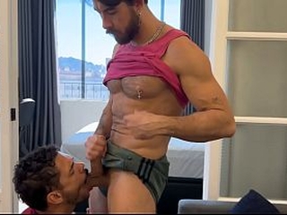 Vi na academia no Rio de Janeiro e levei pro quarto