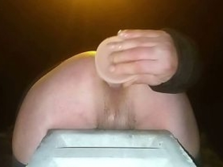 Sentado follandome el culito